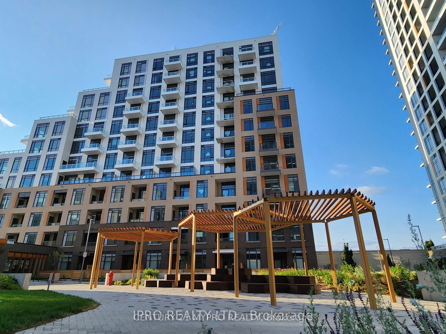 1206-8 Beverley Glen Boulevard, Vaughan, ON, L4J 0L5