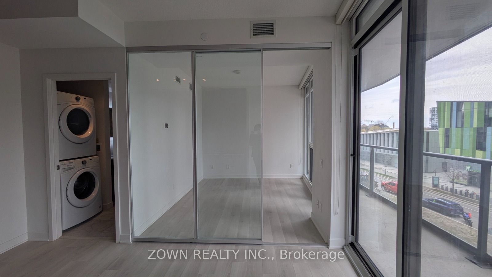 302-90 Queens Wharf Road, Toronto, ON, M5V 0J4 photo 2