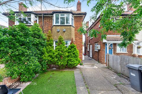 Staines Road, Feltham TW14