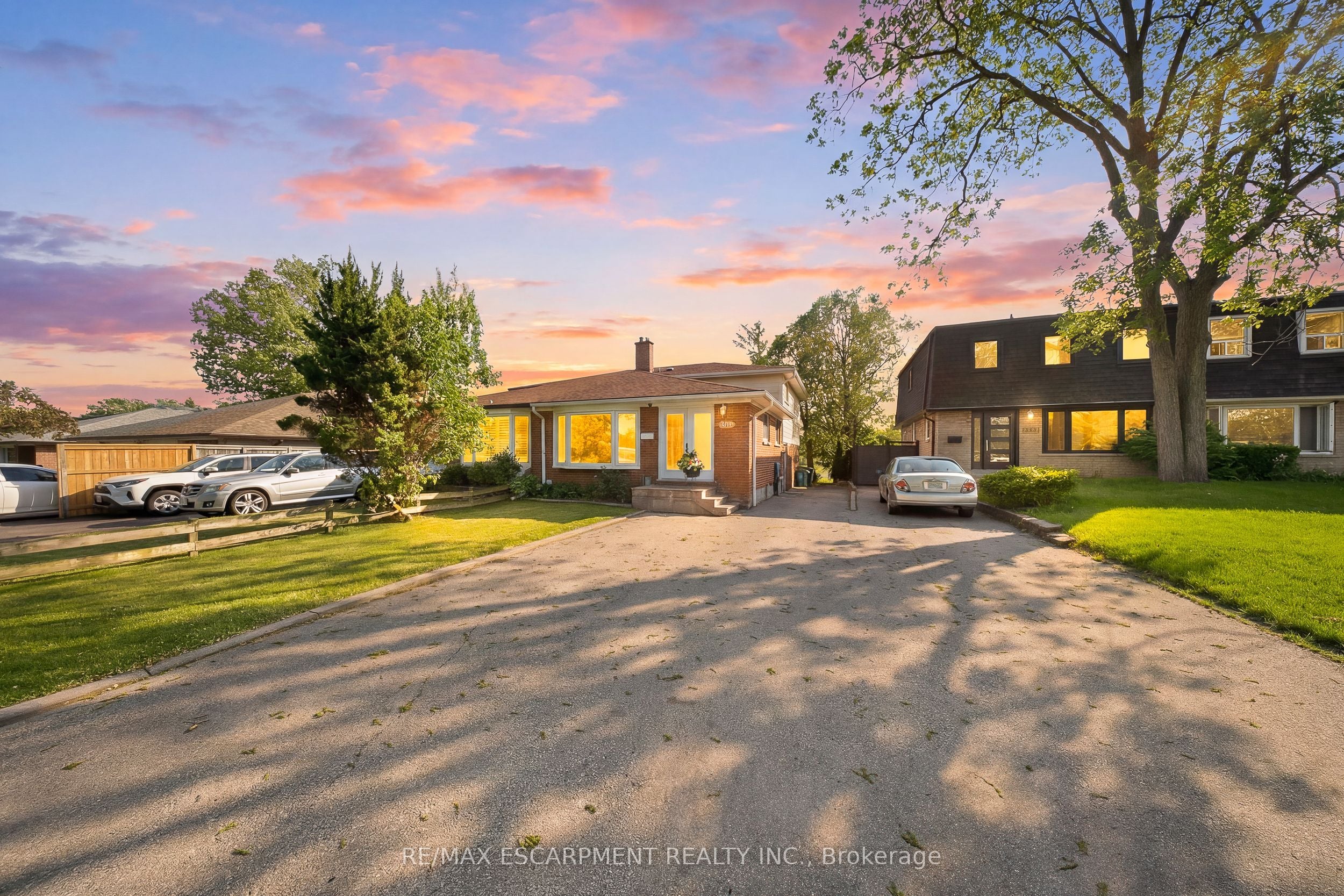 1251 Fairdale Drive, Mississauga, ON, L5C 1K3
