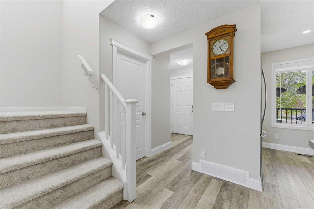 394 Copperpond Boulevard SE, Calgary, AB, T2Z 0Z7 photo 3
