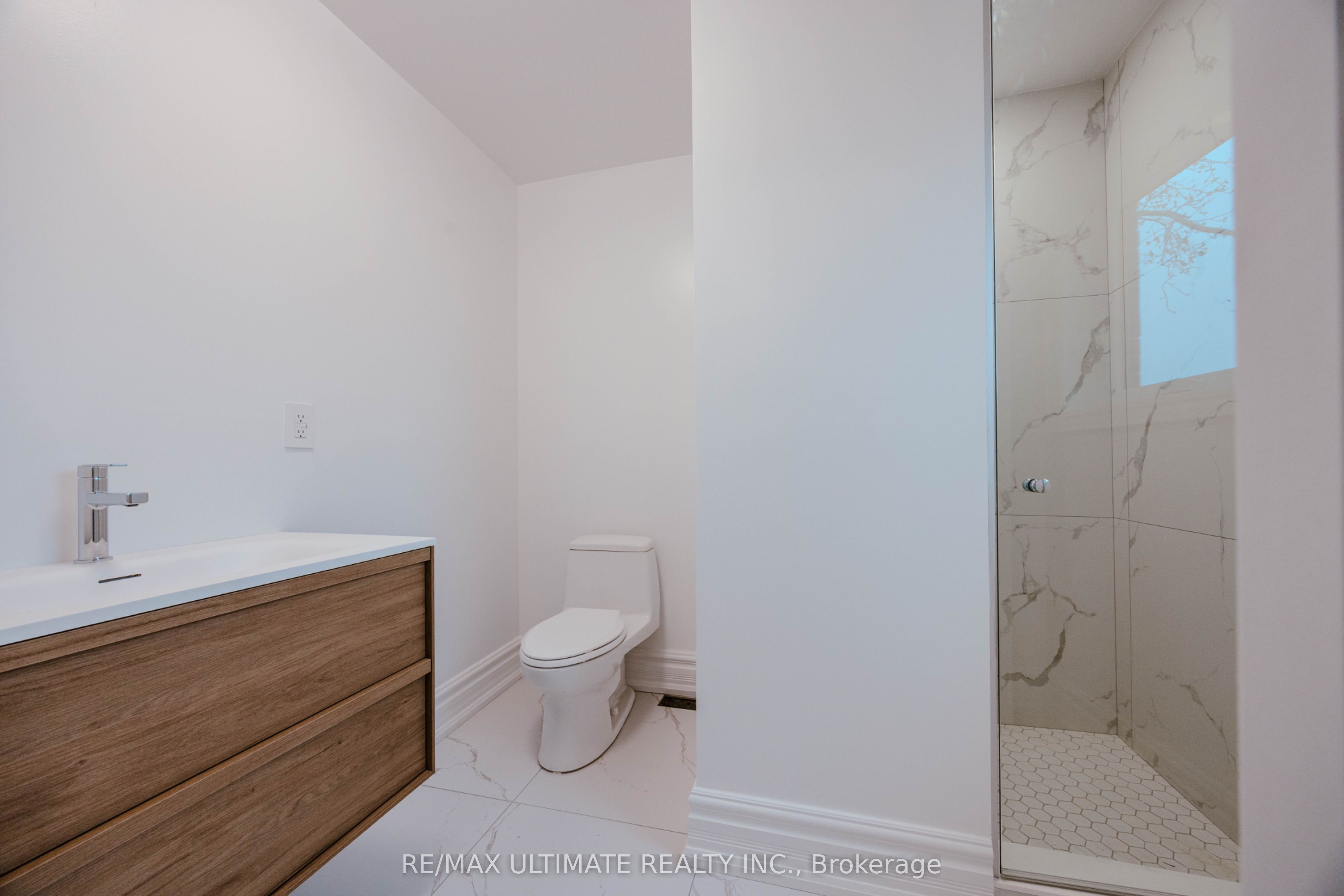 Additional image 3 of Upper1-83 Burr Avenue, Toronto, ON, M6L 1V3