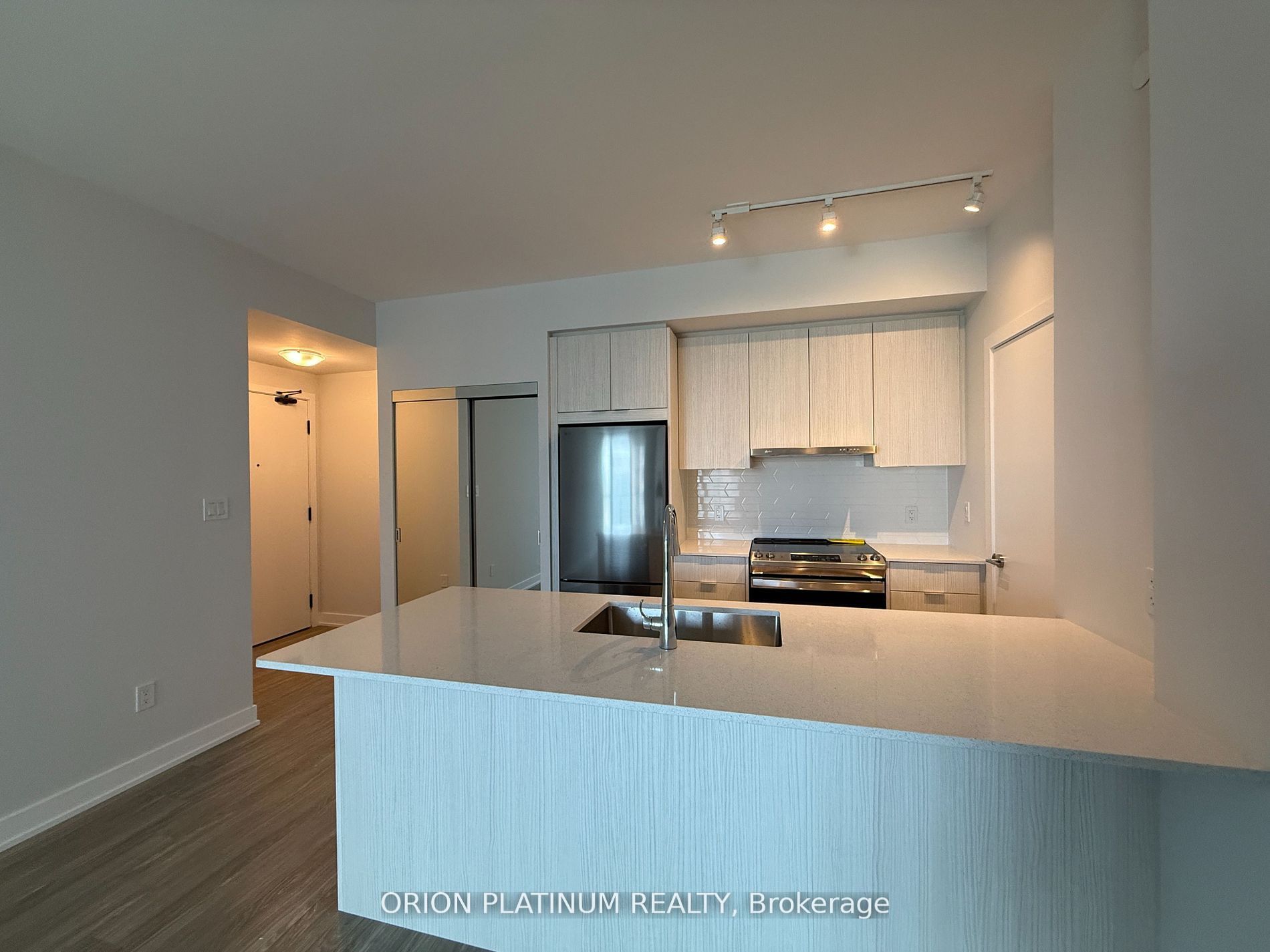 2001-430 Square One Drive, Mississauga, ON, L5B 3Y1