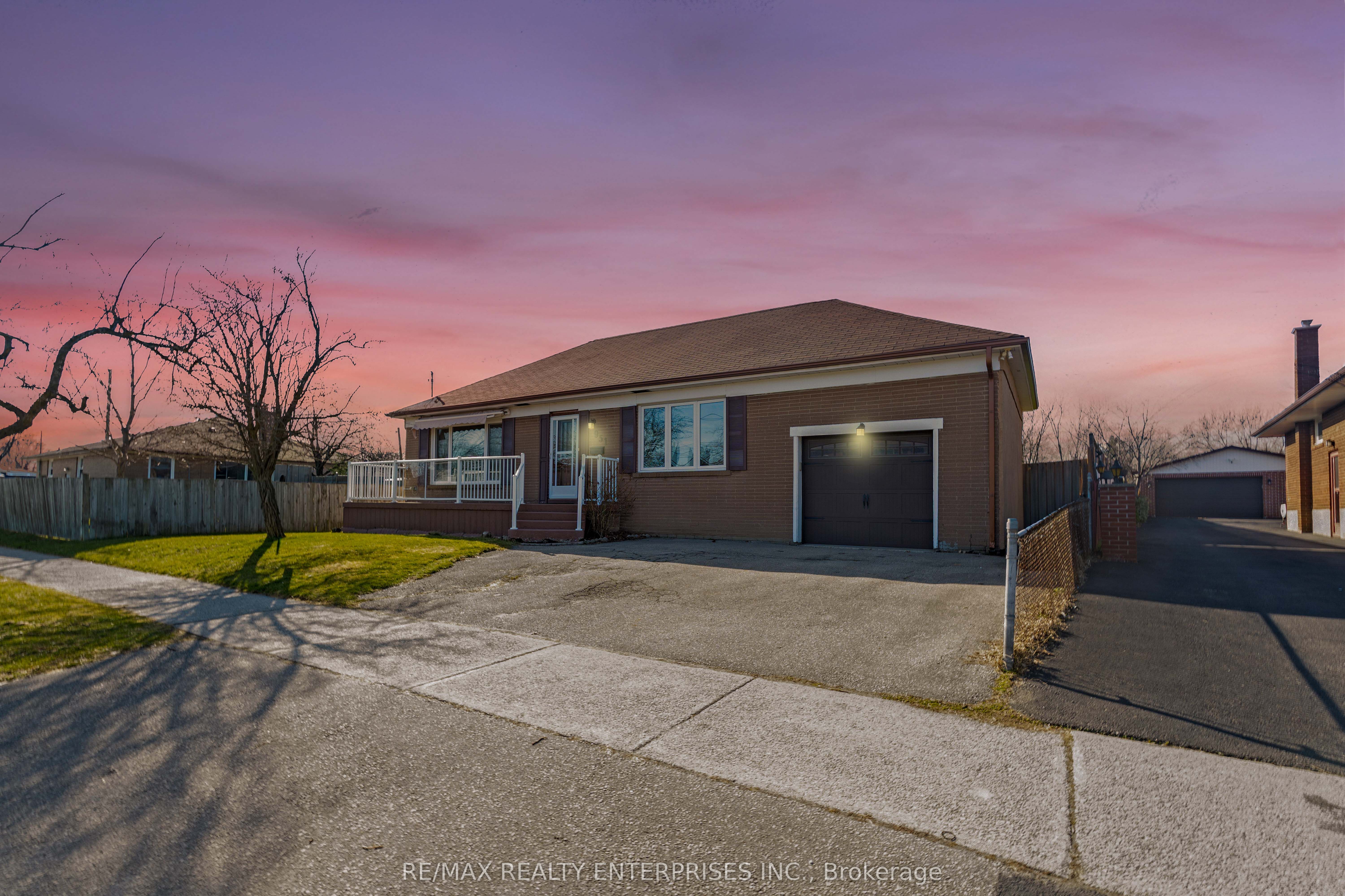 951 Atwater Avenue, Mississauga, ON, L5E 1M4