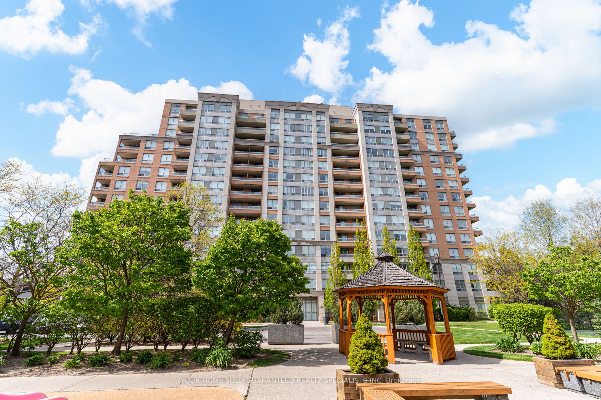 408-29 Northern Hts Drive, Richmond Hill, ON, L4B 4L8