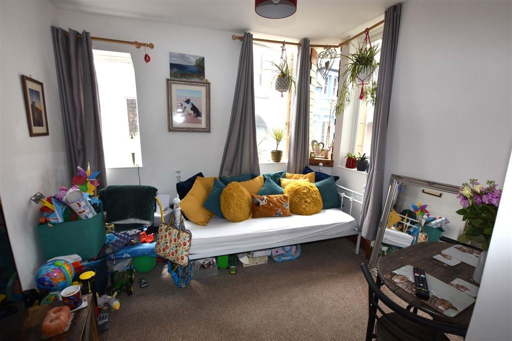 Additional image 2 of 4 bed flat for saleFore Street, Redruth TR15