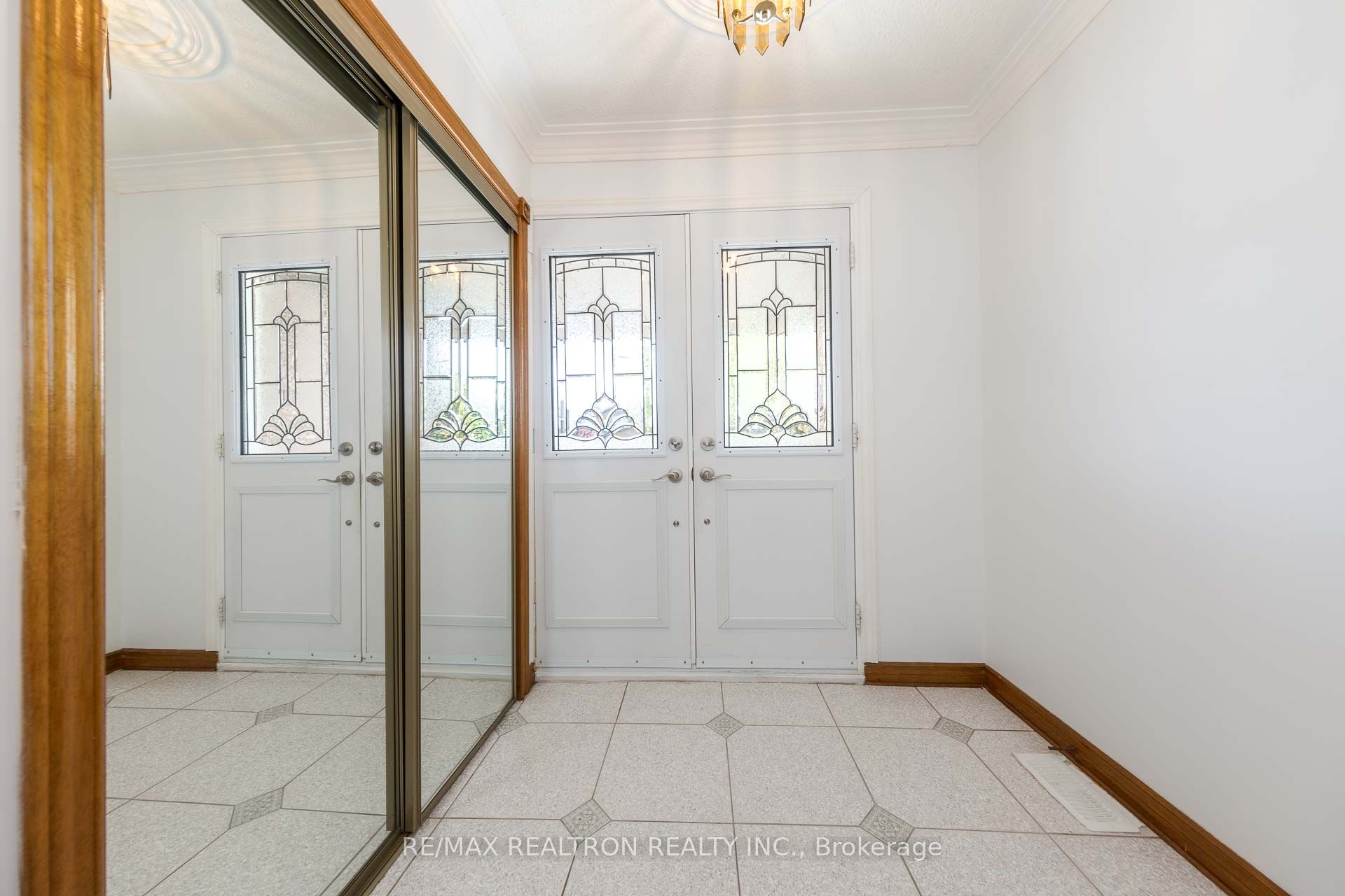 73 Saddle Tree Crescent, Vaughan, ON, L4L 3X4 photo 3