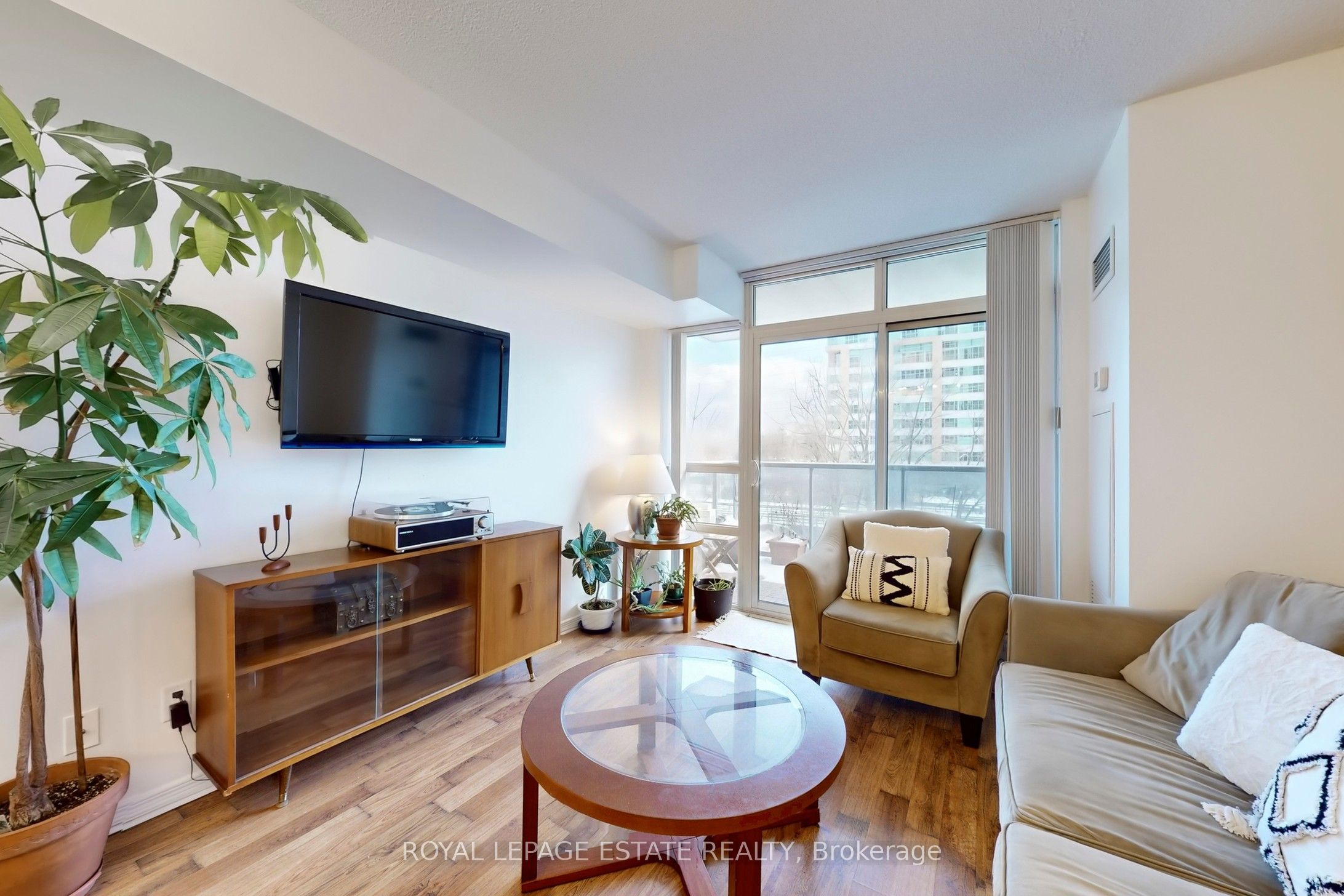204-3 Michael Power Place, Toronto, ON, M9A 0A2 photo 5