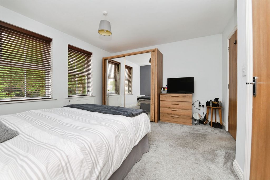 Additional image 12 of 2 bed flat for saleWeir Gardens, Rayleigh SS6