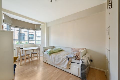 Chelsea Cloisters, London SW3, Studio for sale