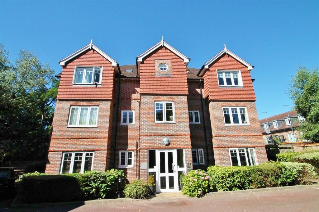 2 bed flat for saleHighbridge Close, Radlett WD7