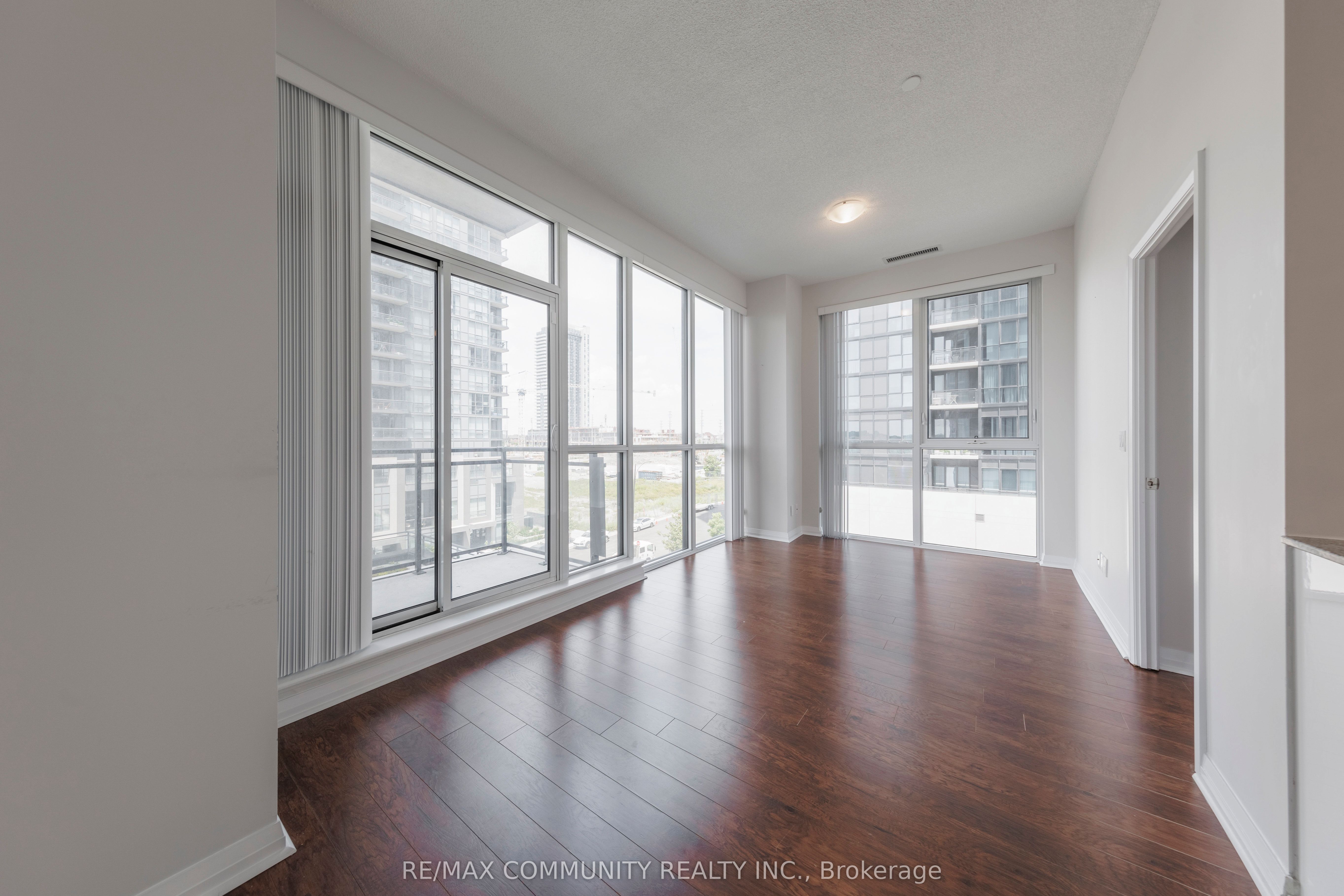 405-75 Eglinton Avenue W, Mississauga, ON, L5R 0E5 photo 3