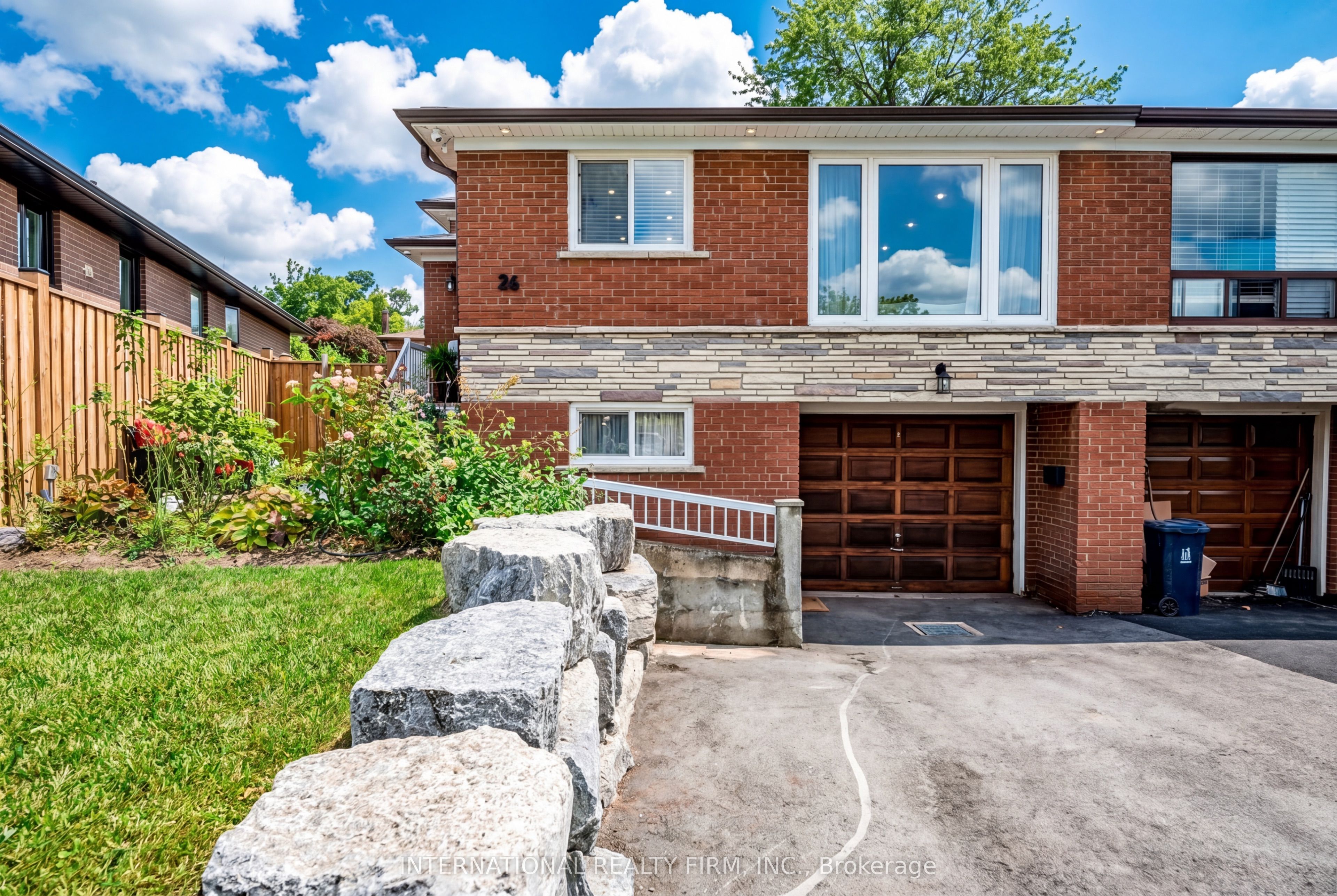 26 Dellbrook Crescent, Toronto, ON, M9L 1E2 photo 4