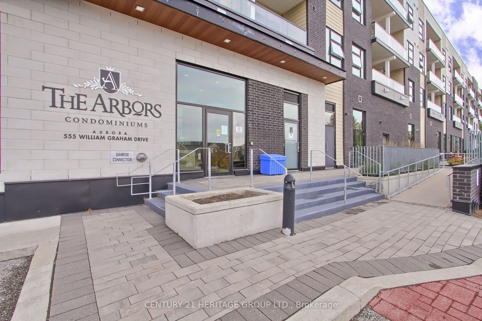 250-555 William Graham Drive, Aurora, ON, L4G 7C4
