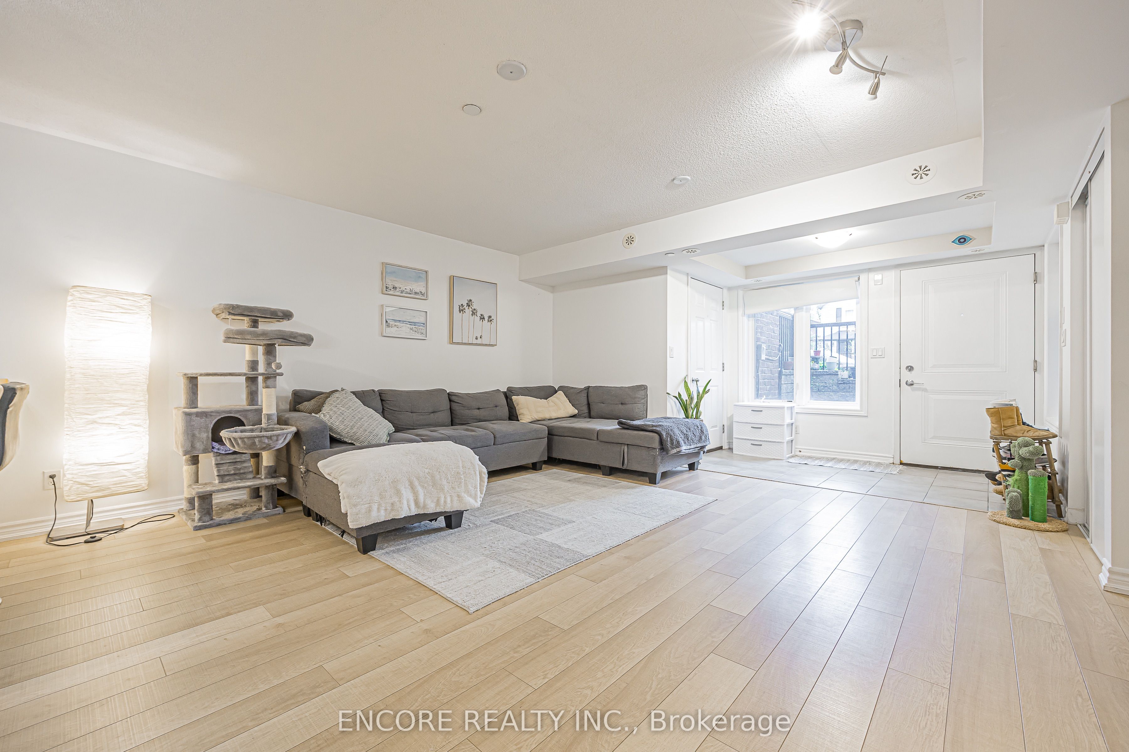8-10 Carnation Avenue, Toronto, ON, M8V 0B8 photo 4