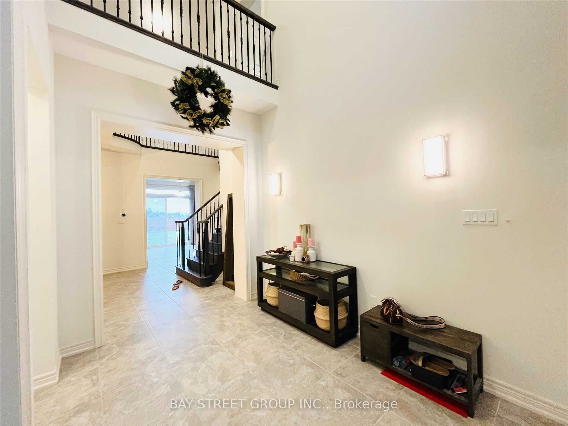 25 Mcisaac Drive, Springwater, ON, L9X 2A2 photo 3
