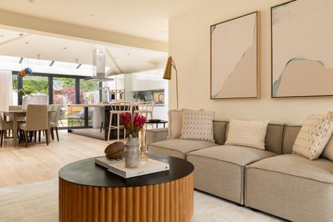 Lyndhurst Avenue, London NW7