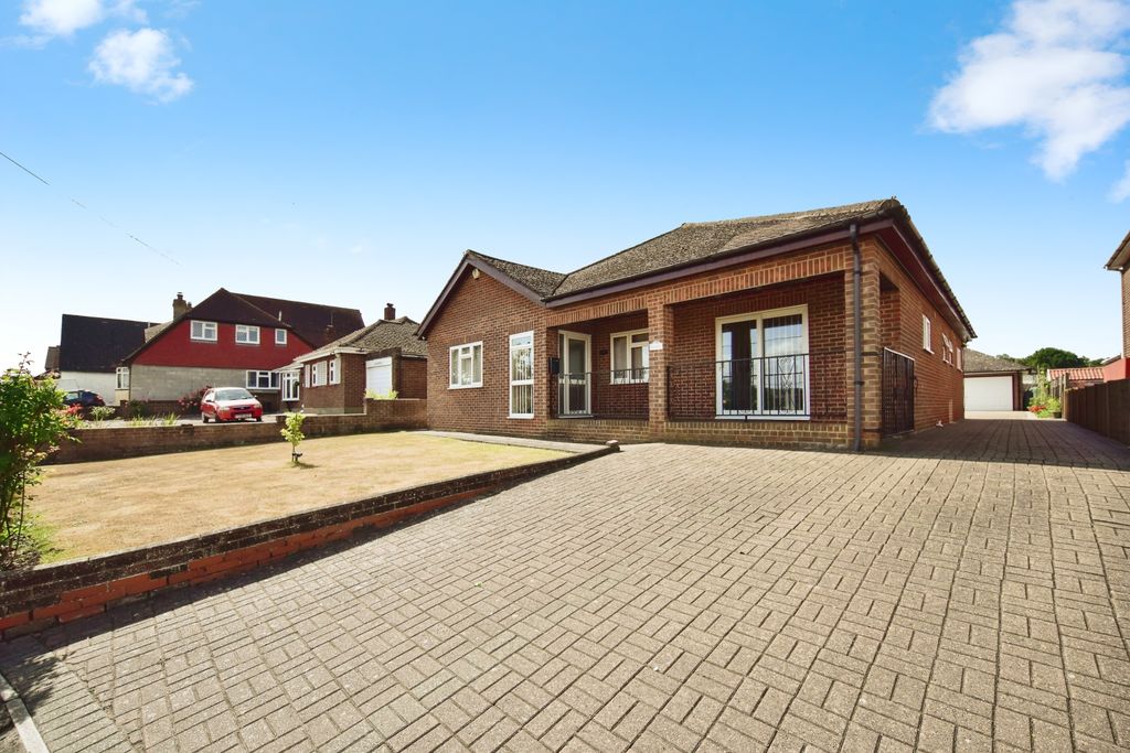 4 bed detached bungalow for saleHigham Road, Rochester ME3