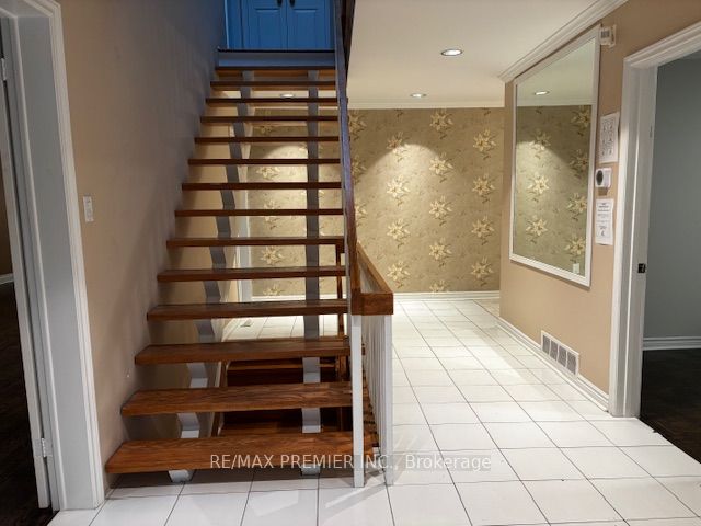 Additional image 2 of 66 Laureleaf Road, Markham, ON, L3T 2Y1
