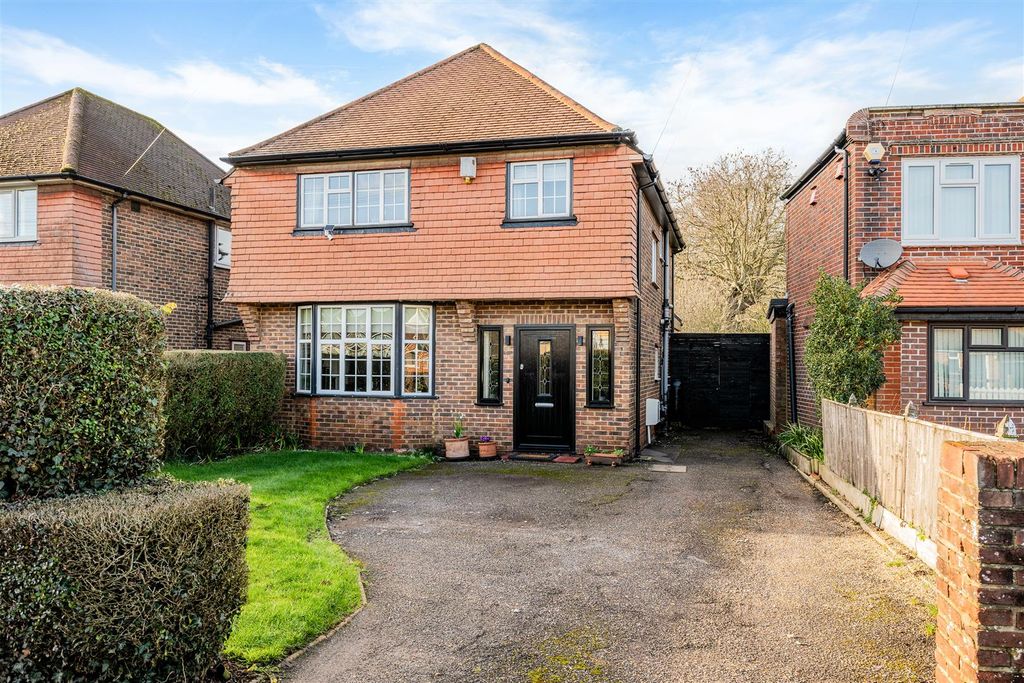 3 bed detached house for saleNutfield Road, Merstham, Redhill RH1