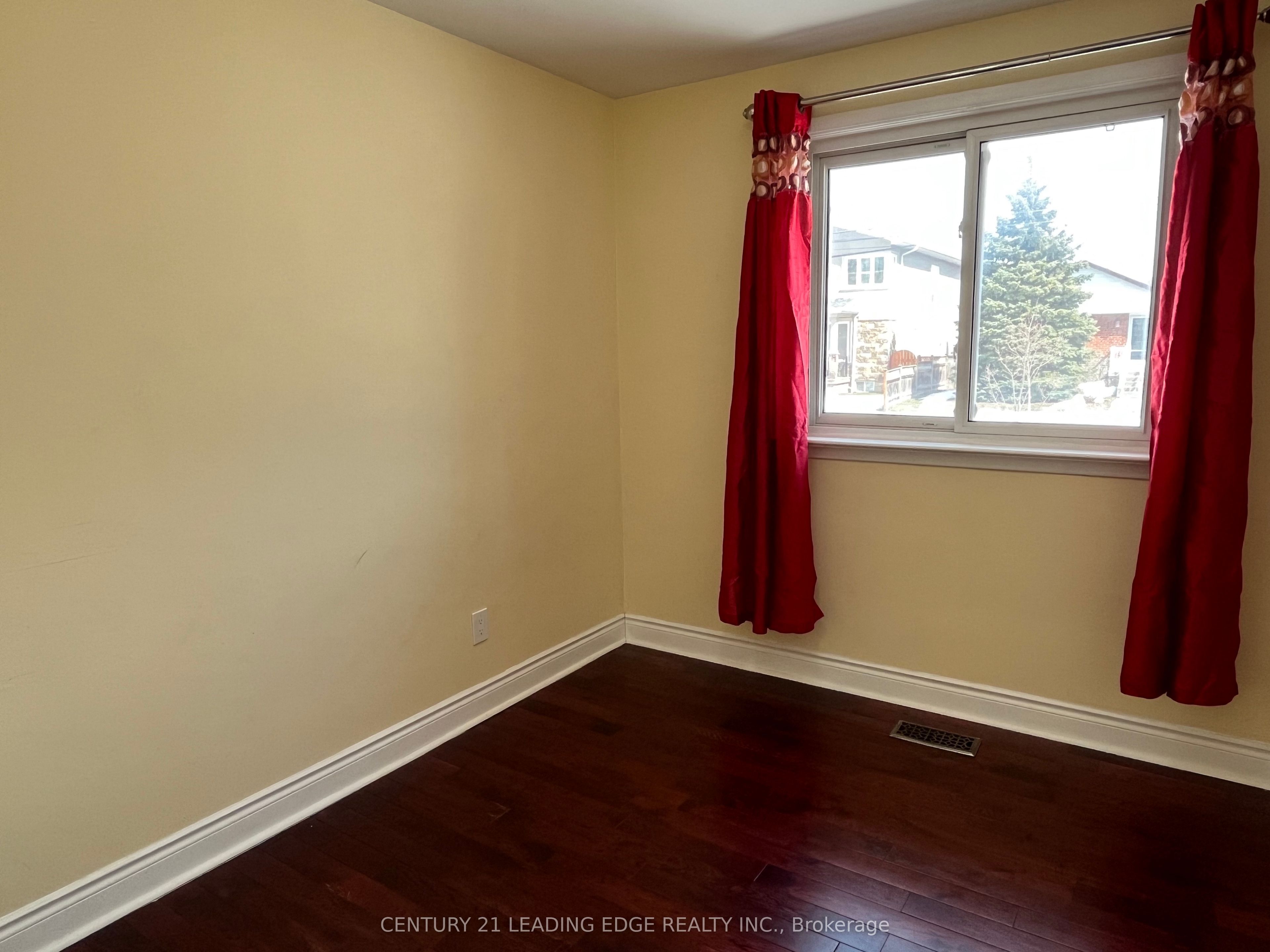 28 Ivanhoe Court, Toronto, ON, M1R 3G9 photo 4