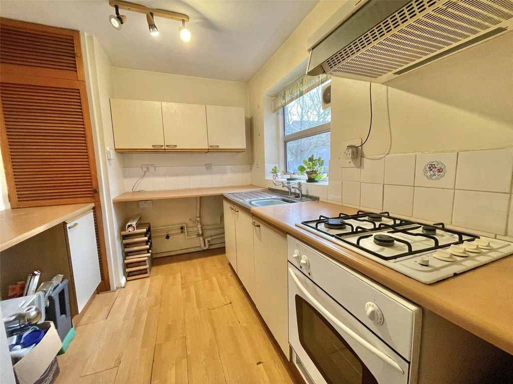Additional image 3 of 2 bed flat for saleSherland Court, The Dell, Radlett, Hertfordshire WD7