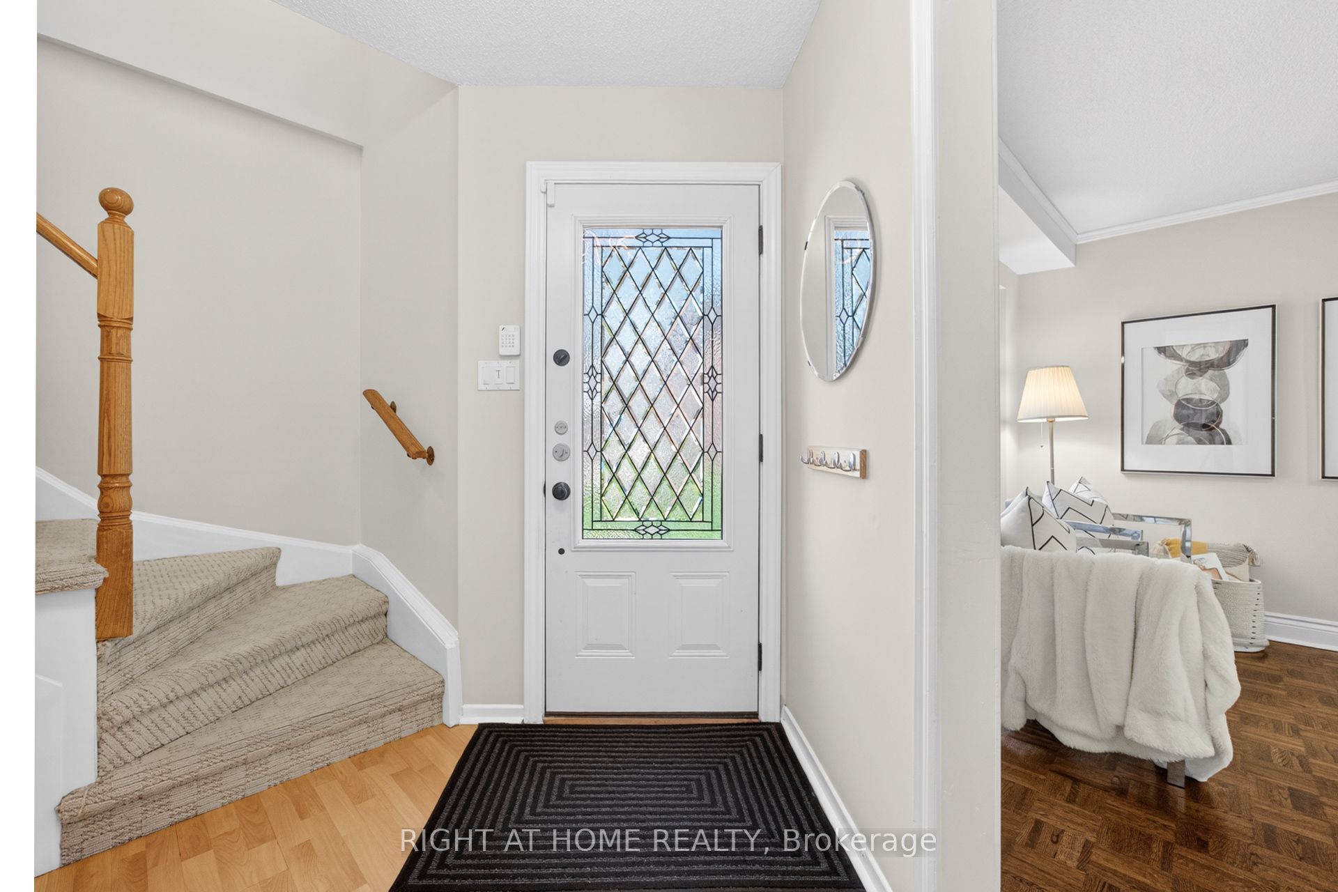 45 Lansbury Court, Vaughan, ON, L4J 5K1 photo 3