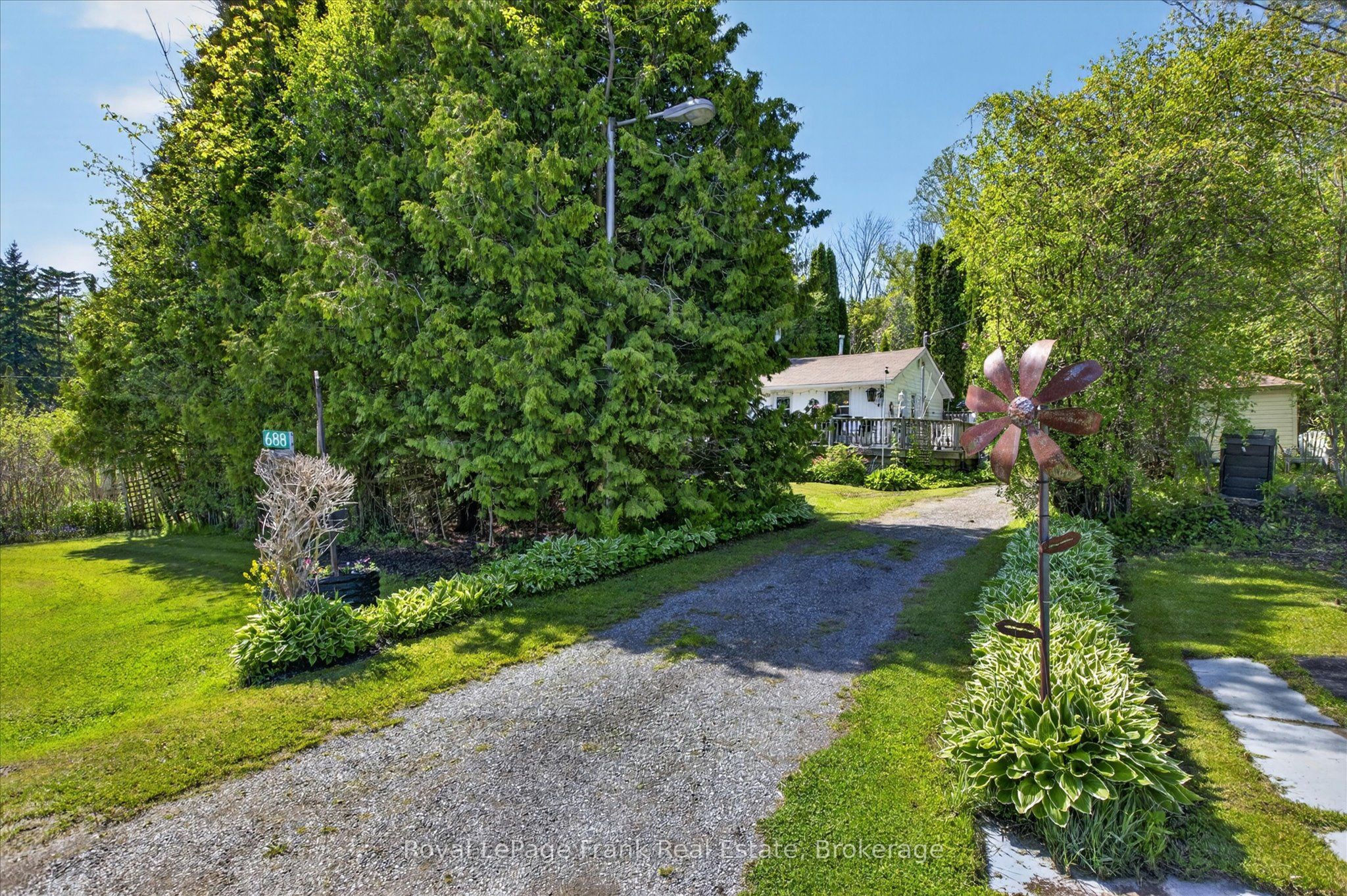 688 North Shore Drive E, Otonabee-south Monaghan, ON, K0L 1B0 photo 2
