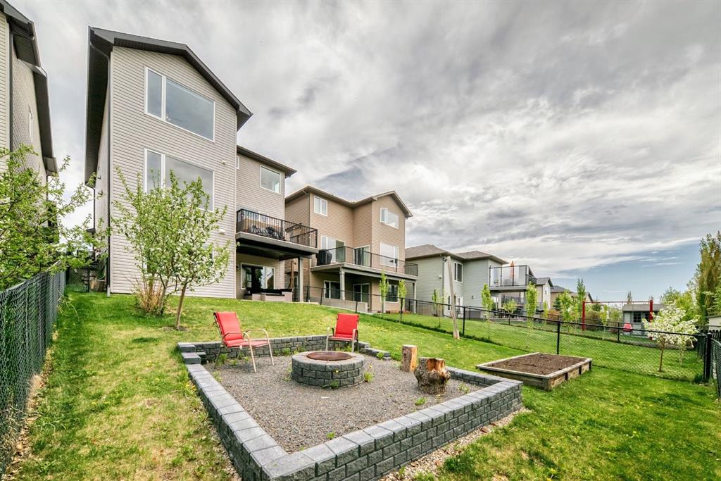 35 Sunset View, Cochrane, AB, T4C0G3 photo 2