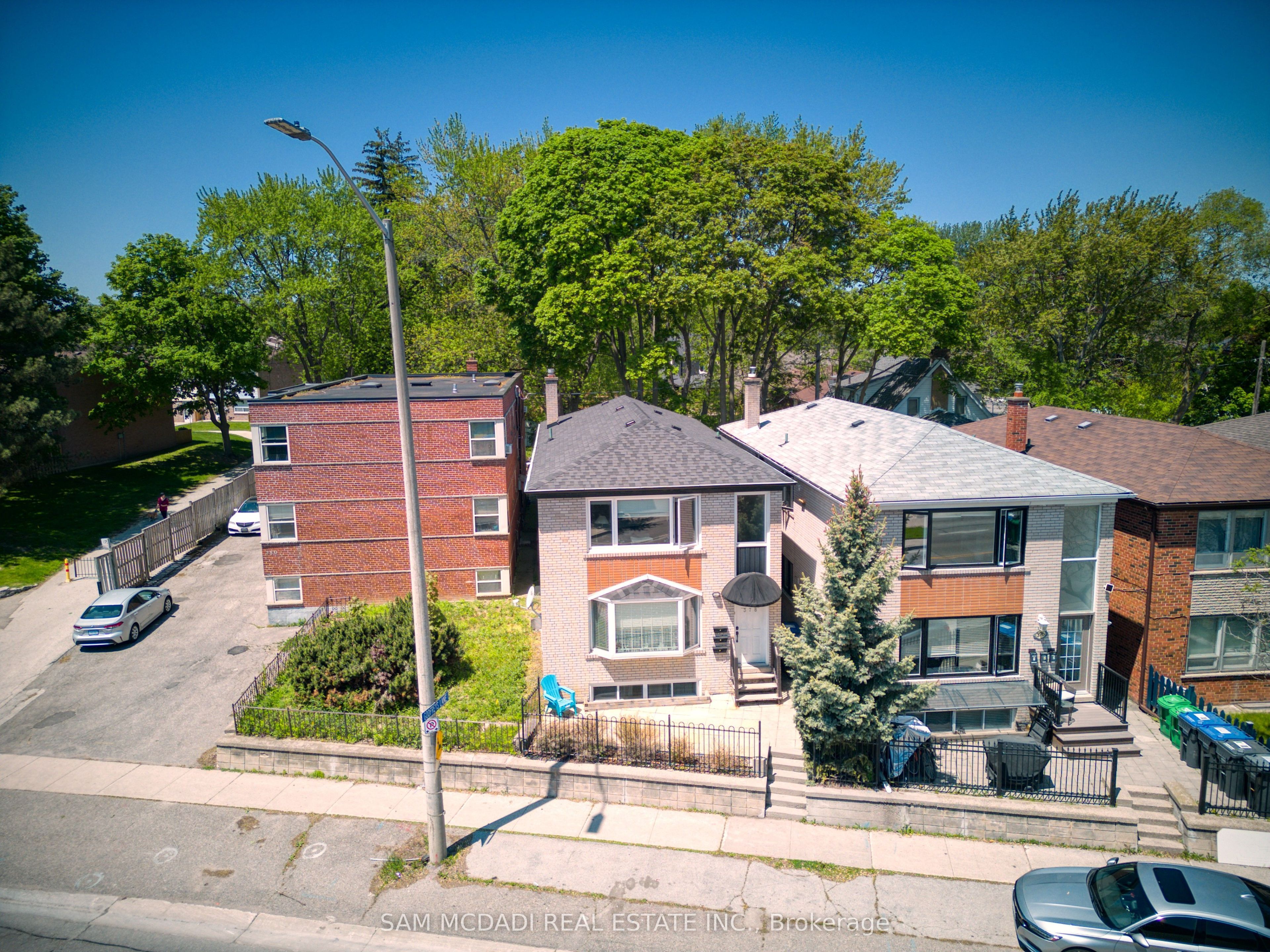 Additional image 2 of 378 Lakeshore Road W, Mississauga, ON, L5H 1H5