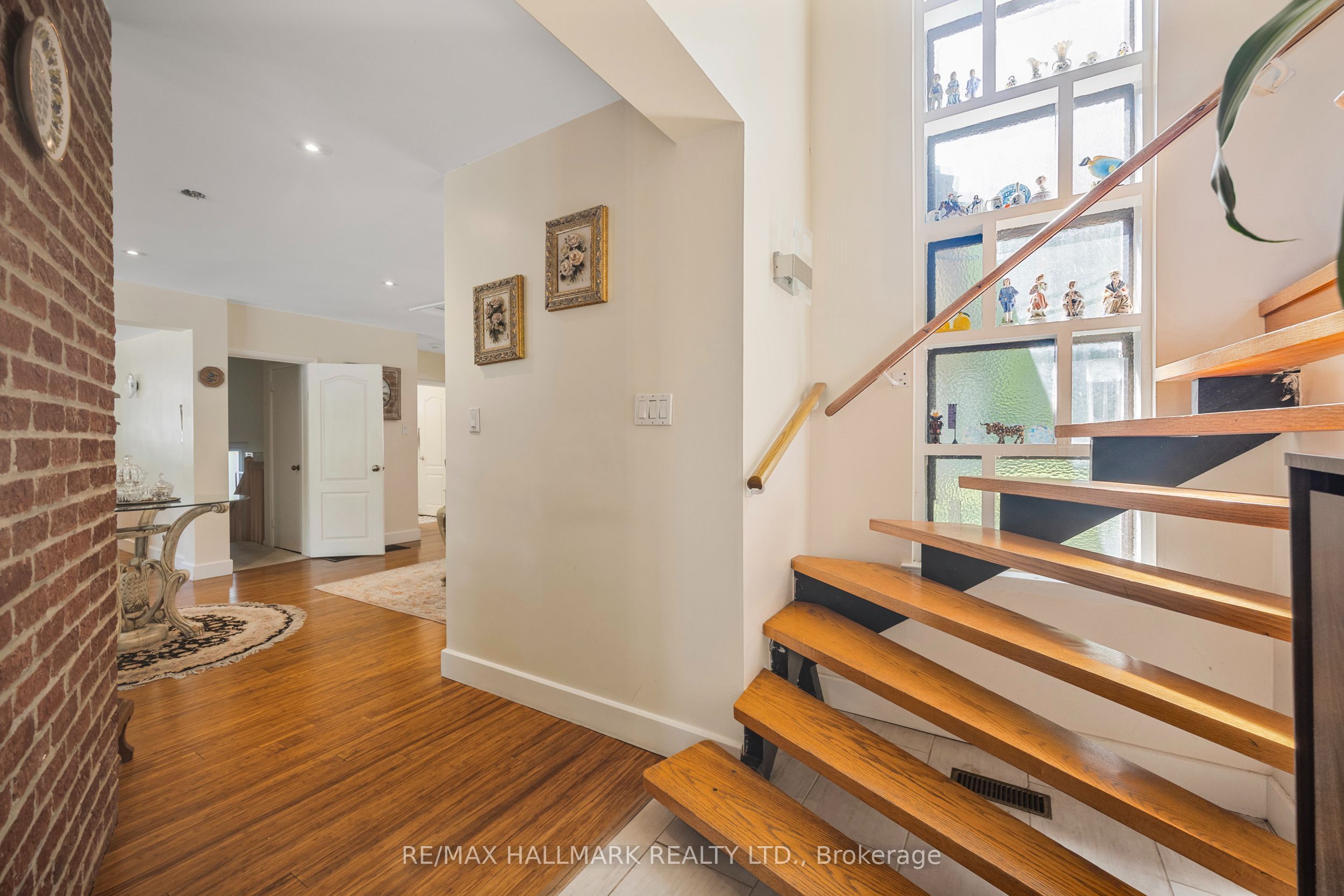 19 Talwood Drive, Toronto, ON, M3B 2P4