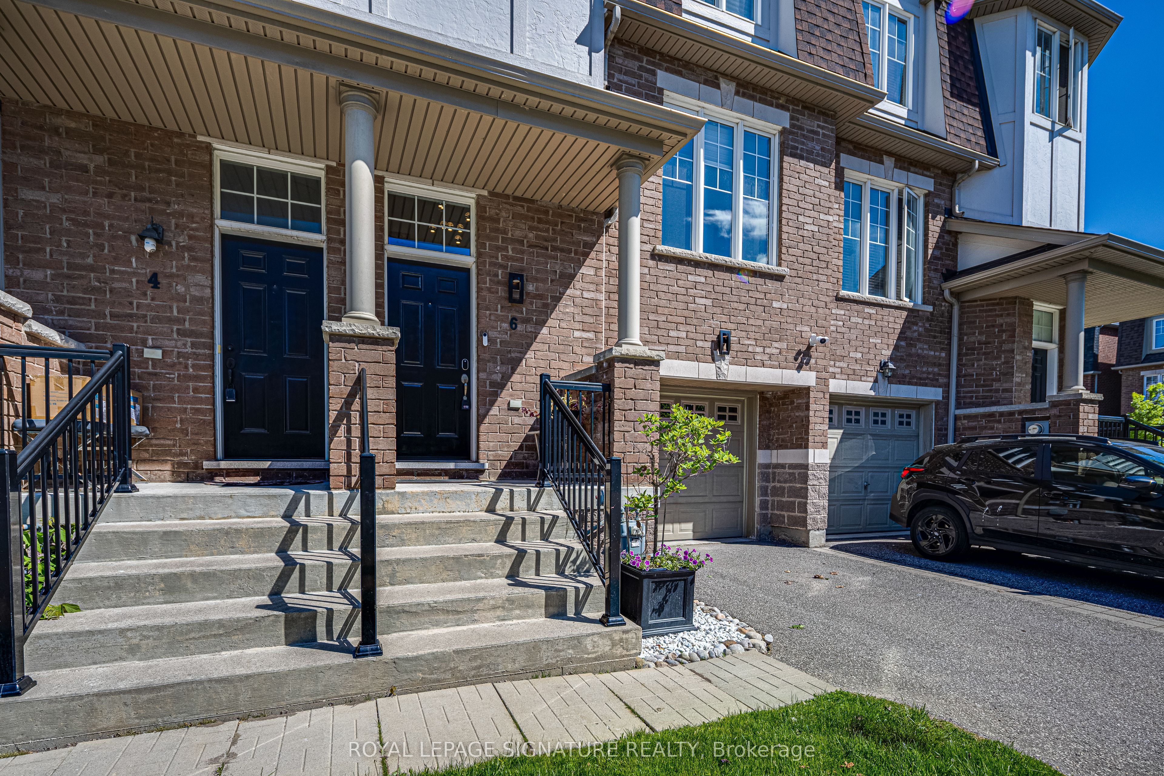 6 Collip Place, Toronto, ON, M4A 1Y3 photo 3