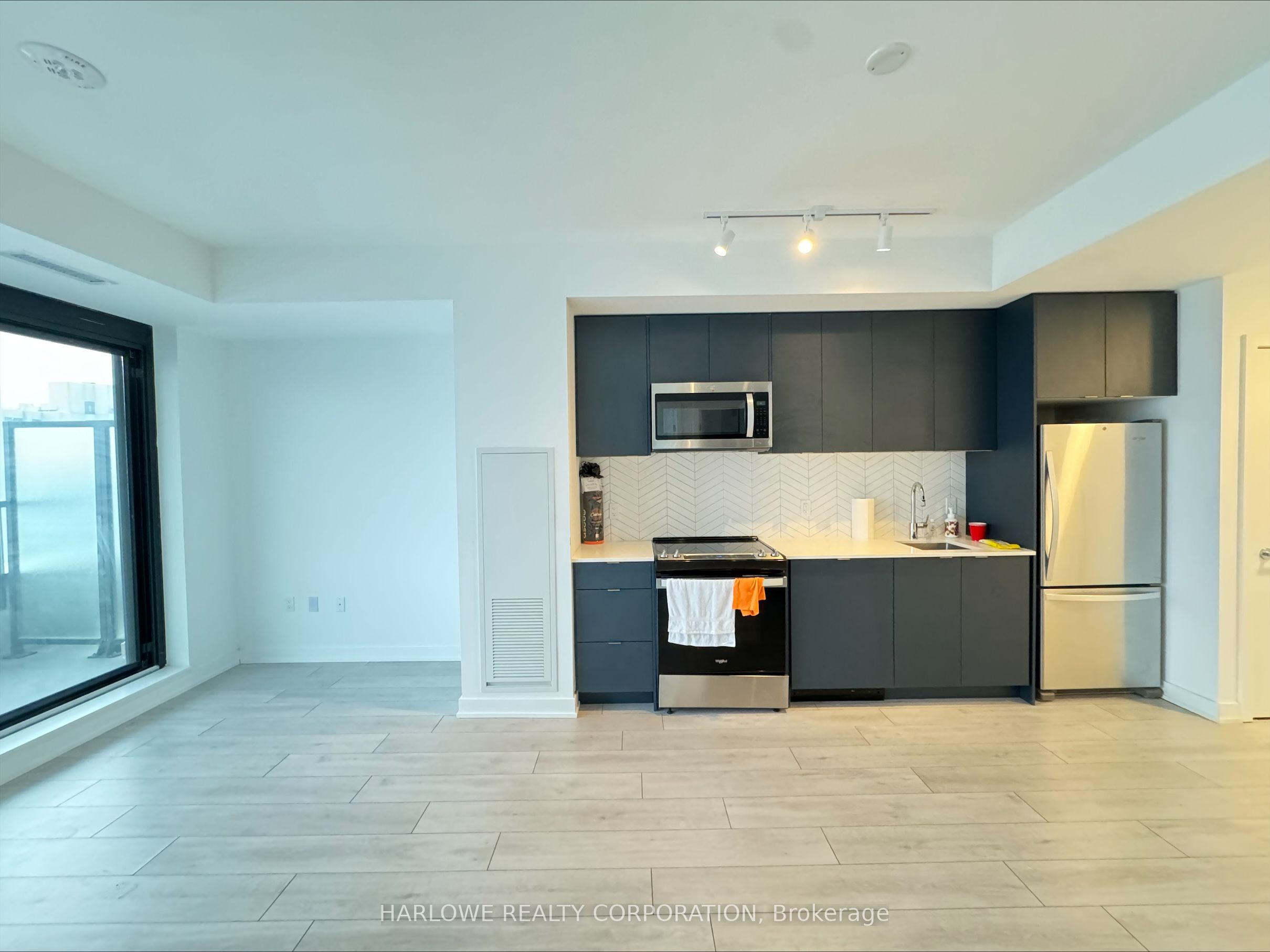 805 A-1606 Charles Street, Whitby, ON, L1N 0P1