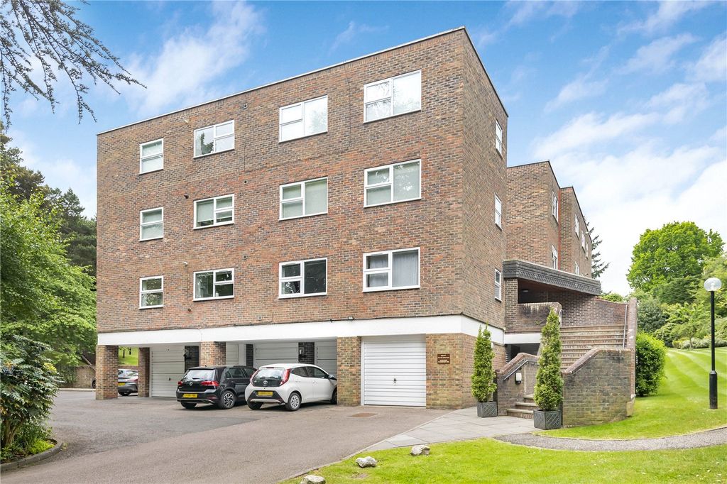 2 bed flat for saleHigh Firs, Gills Hill, Radlett, Hertfordshire WD7