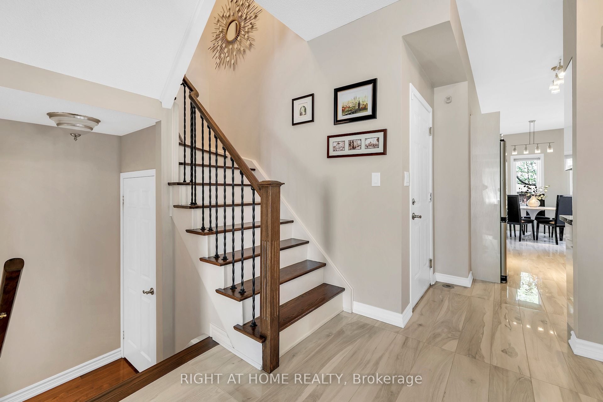 740 Village Green Boulevard, Mississauga, ON, L5E 3K8 photo 2