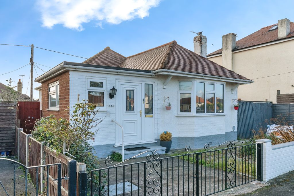 2 bed detached bungalow for saleRhyl Coast Road, Rhyl LL18