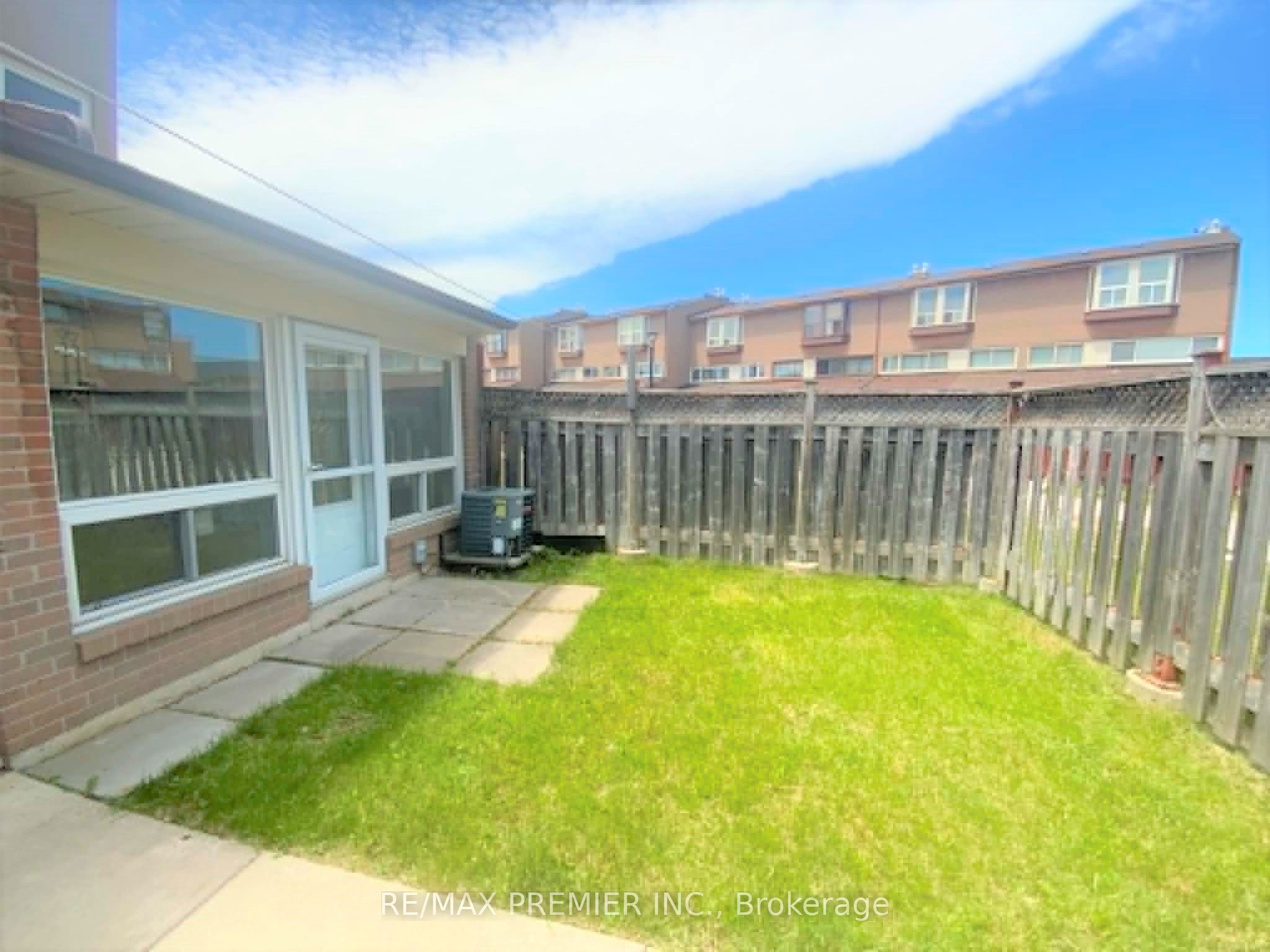 82-248 John Garland Boulevard, Toronto, ON, M9V 1N8 photo 3