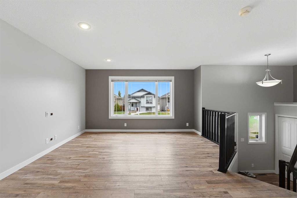 71 Long Close, Red Deer, AB, T4R 0J4 photo 5