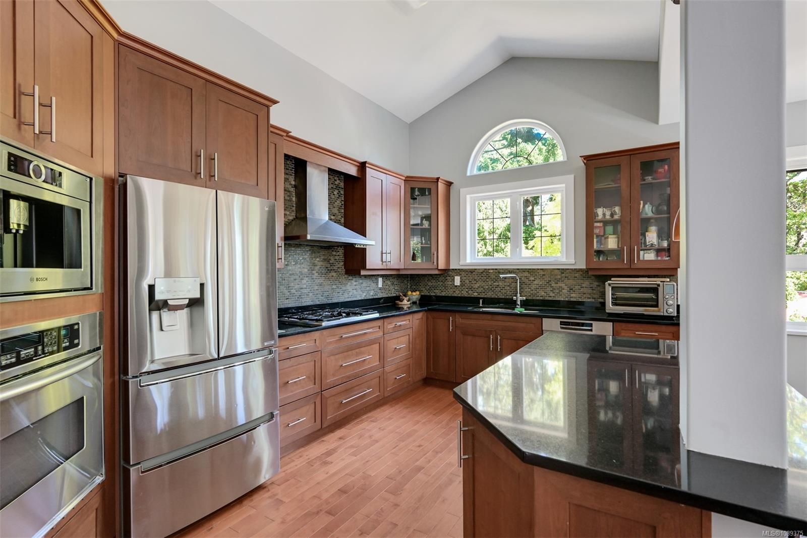 6799 Jedora Drive, Central Saanich, BC, V8M 1A6 photo 2