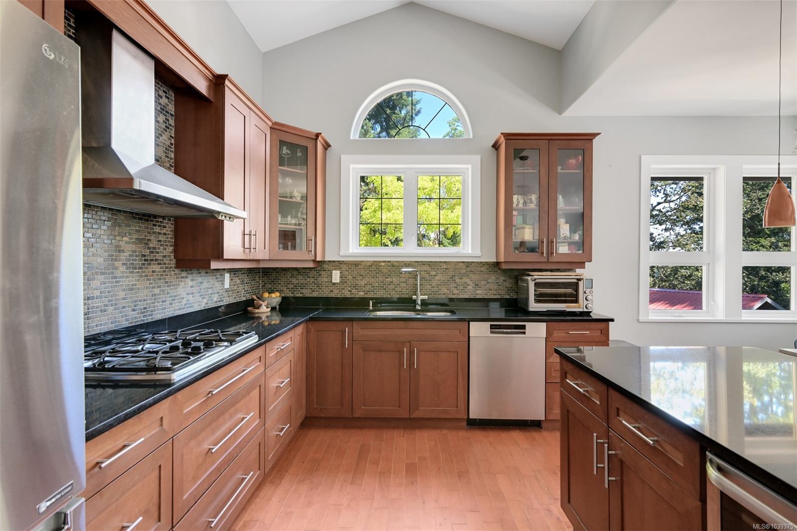 6799 Jedora Drive, Central Saanich, BC, V8M 1A6 photo 3