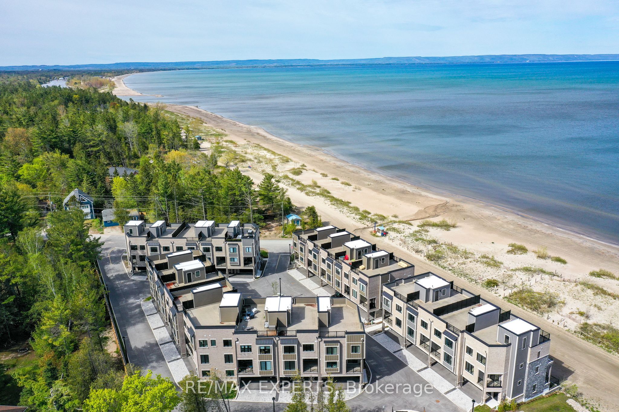 7 Julia Circle, Wasaga Beach, ON, L9Z 2M4 photo 4