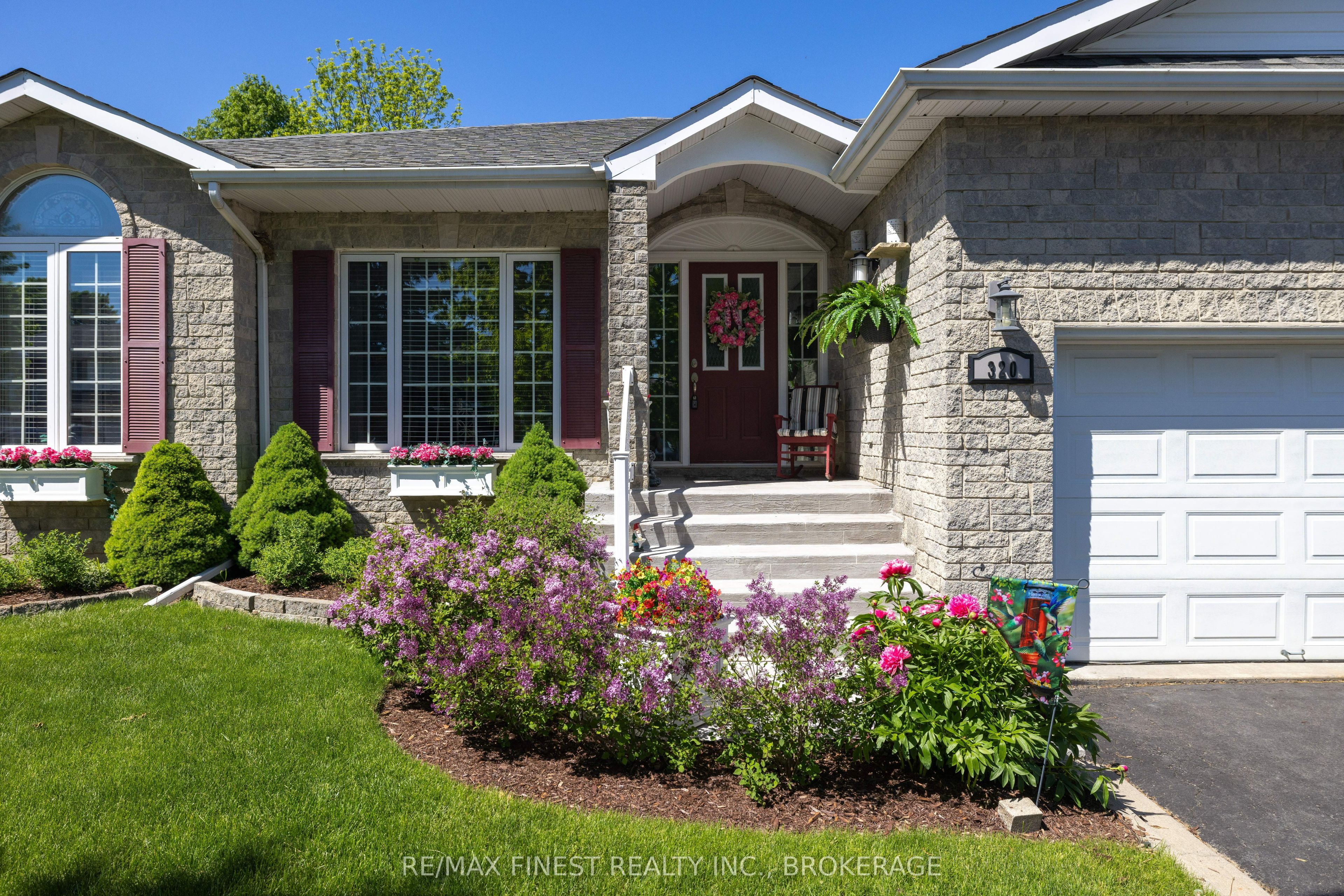 320 Friarhill Crescent, Kingston, ON, K7M 8P4 photo 3
