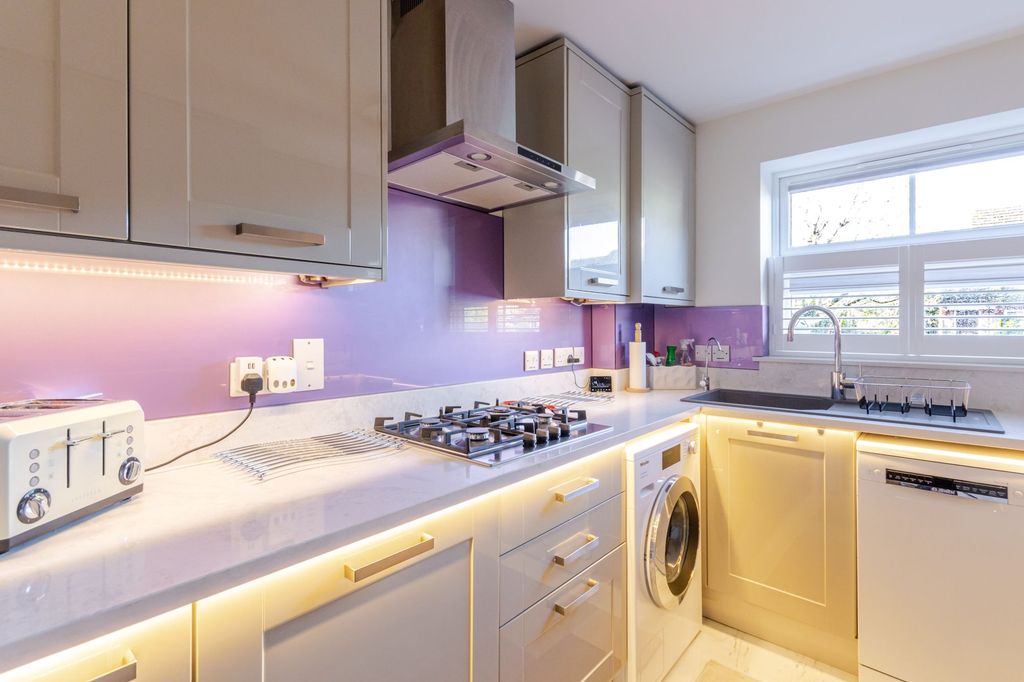 Additional image 11 of 2 bed flat for saleSalters Close, Rickmansworth WD3