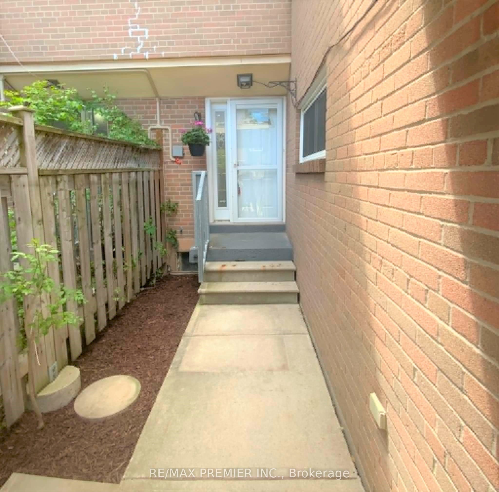 82-248 John Garland Boulevard, Toronto, ON, M9V 1N8 photo 2