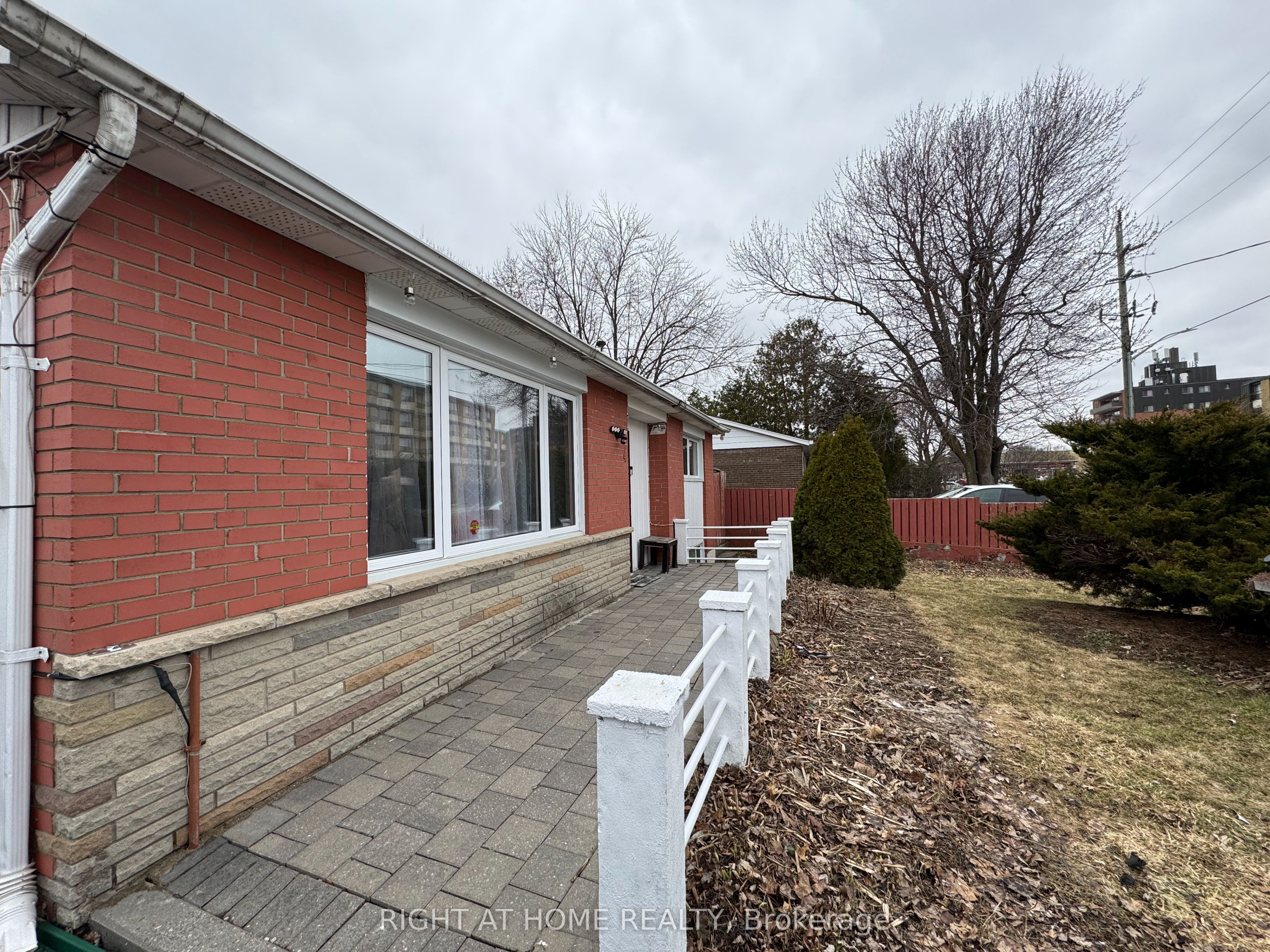 4 Leslie Street, Brampton, ON, L6X 2J4 photo 3