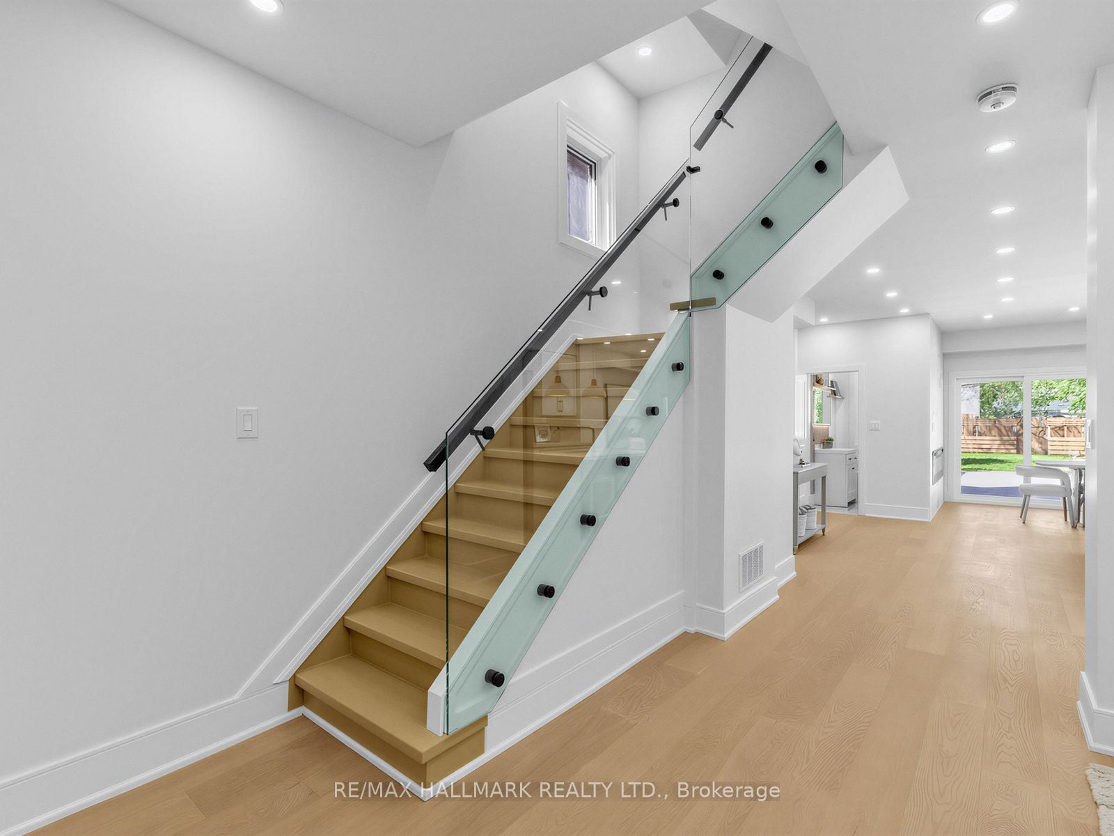 Additional image 6 of 208 Gainsborough Road, Toronto, ON, M4L 3C6