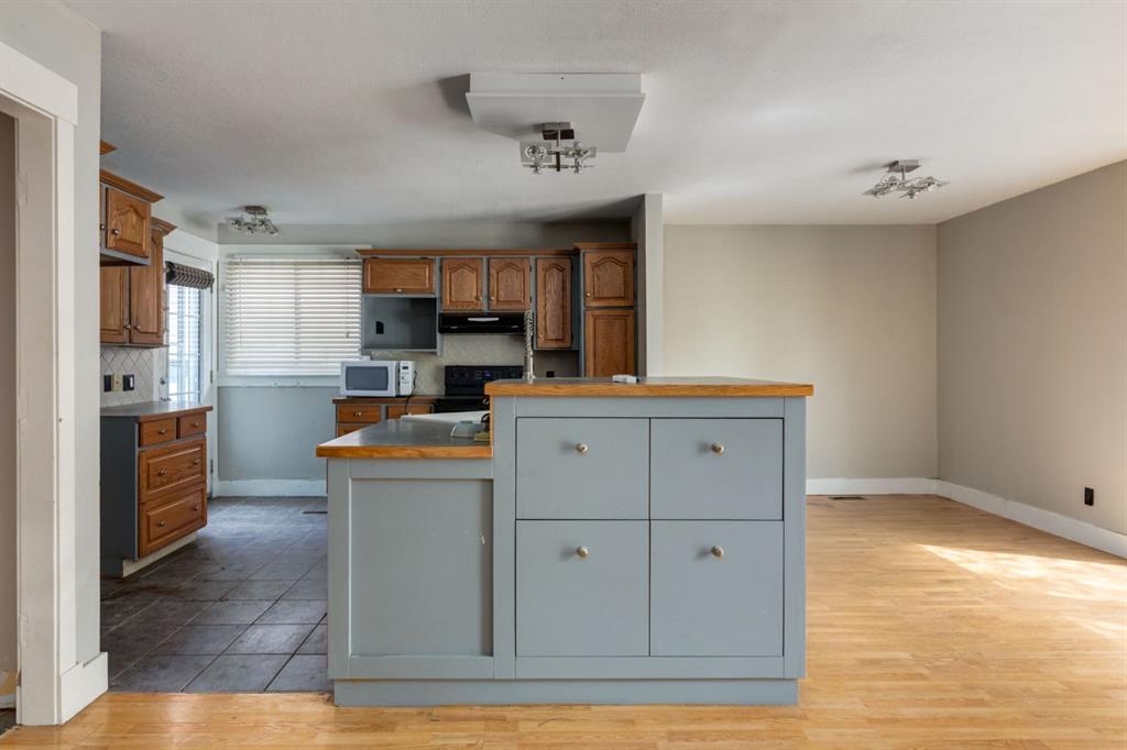3 Berwick Close NW, Calgary, AB, T3K1C3 photo 5