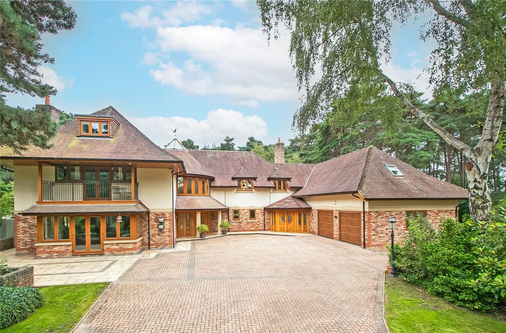 7 bed detached house for saleAvon Avenue, Ringwood, Dorset BH24
