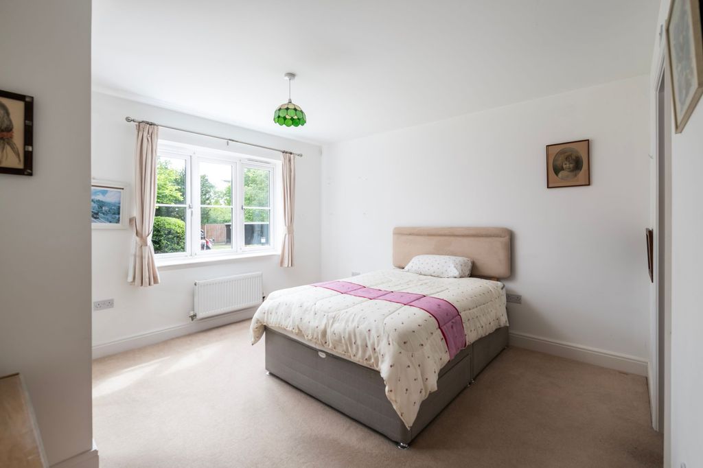2 bed flat for saleDoods Road, Reigate RH2 photo 5