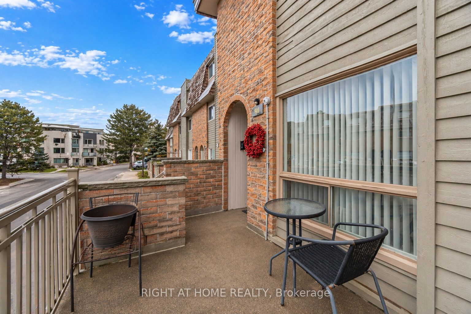 94 Dutch Myrtle Way, Toronto, ON, M3B 3K8 photo 3